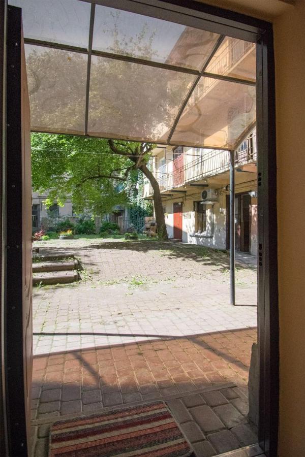 Двокімнатна Квартира У Центрі Міста Львів З Двориком المظهر الخارجي الصورة